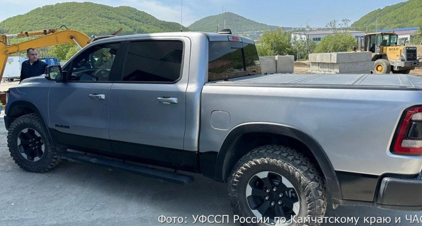 Большую машину за большой долг хотели забрать у камчатского бизнесмена