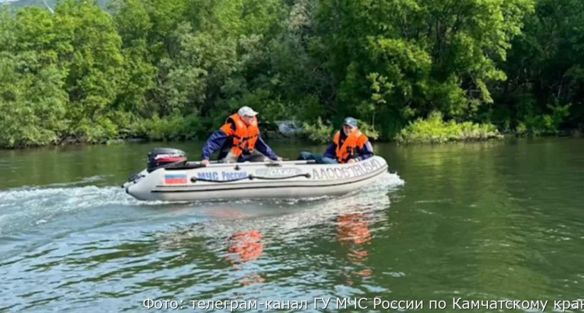 На Камчатке спасатели продолжают искать рафт с пропавшим гидом
