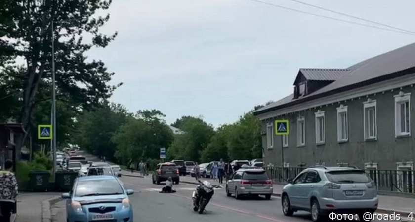 В столице Камчатки мотоциклист сбил девушку на пешеходном переходе