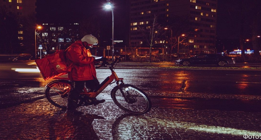 Курьеры догнали айтишников по уровню зарплат: Медведев прокомментировал ситуацию