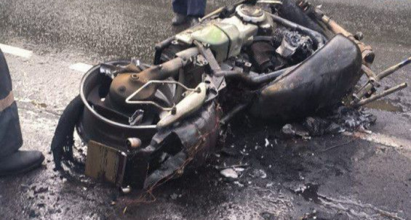 На мильковской трассе мотоциклист попал в ДТП и чуть не сгорел