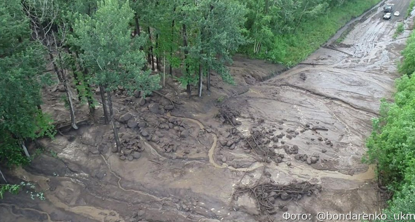 Движение на участке автодороги в Усть-Камчатском районе возобновлено по одной полосе