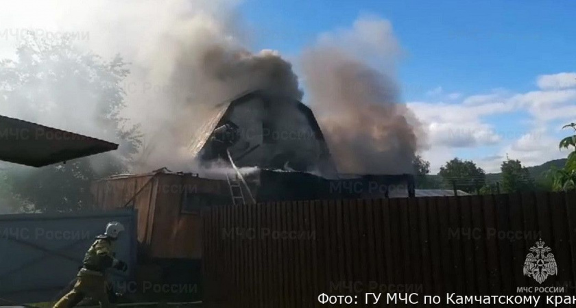 В Елизовском районе сгорел дом: о пожаре сообщили слишком поздно