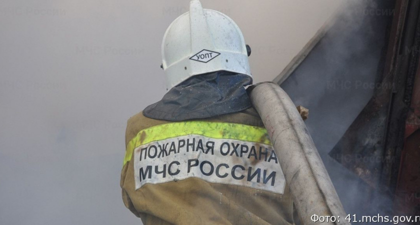 В Петропавловске-Камчатском сгорел нежилой частный дом