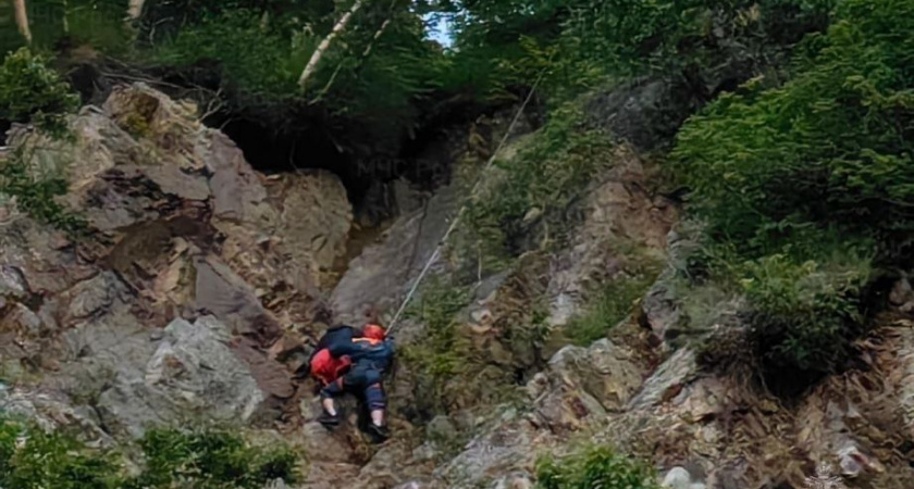 Спасатели Камчатки помогли застрявшему «альпинисту» на Никольской сопке
