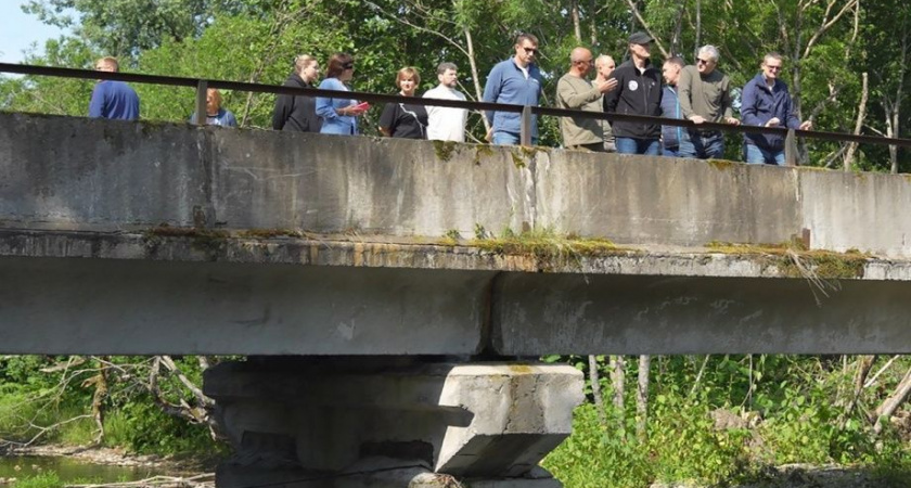 Движение транспорта по мостам на дороге в камчатское село Соболево восстановлено