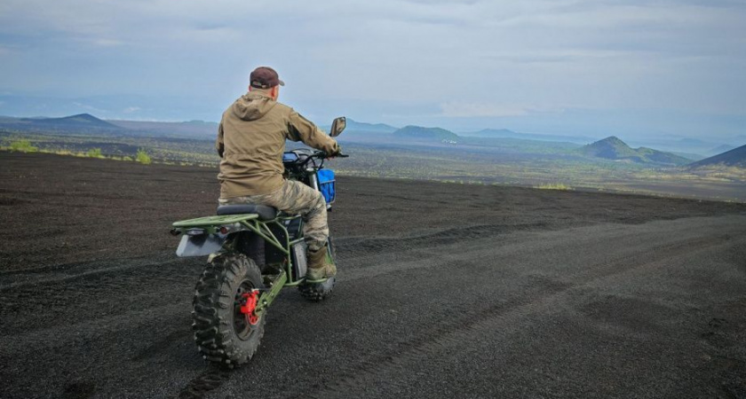 Инспекторы теперь патрулируют «Вулканы Камчатки» на мотоциклах