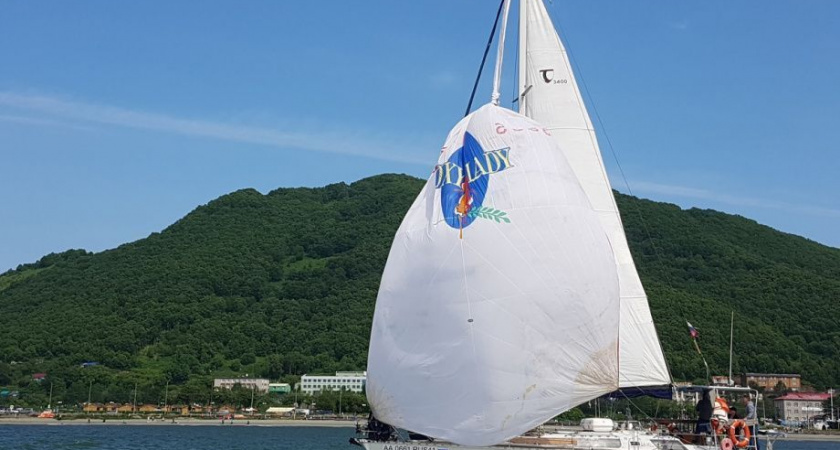 Девять яхт приняли участие в парусной регате в честь Дня ВМФ на Камчатке