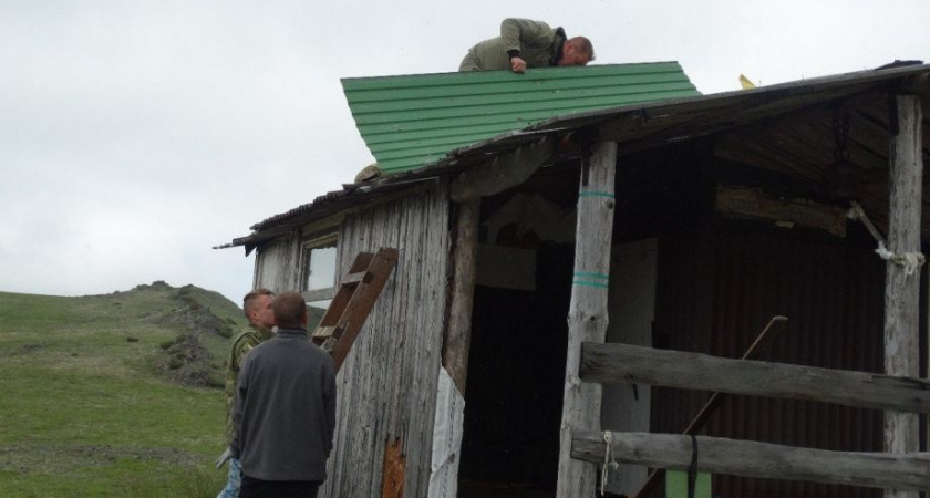 Волонтёры отремонтировали домик в Каньоне сноубордистов на Камчатке