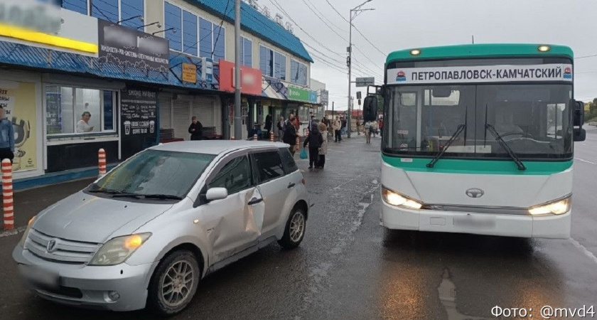 ГАИ устанавливает обстоятельства наезда автобуса на женщину в Петропавловске-Камчатском