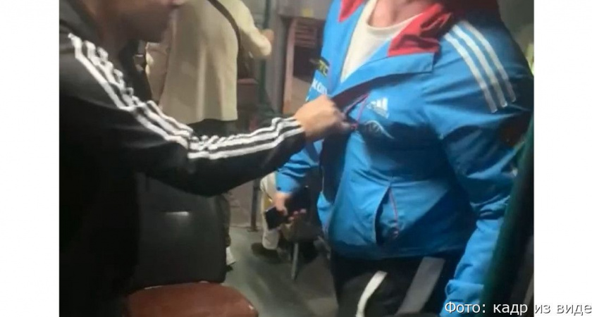 В Петропавловске-Камчатском нетрезвые мужчины устроили дебош в автобусе (видео)