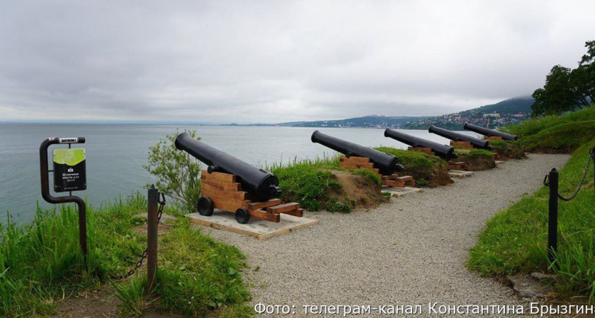 В Петропавловске-Камчатском отреставрированные пушки вернулись на место на Никольской сопке