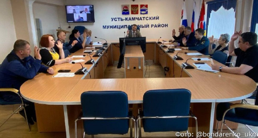 В Усть-Камчатском районе продолжают чинить два размытых участка дороги