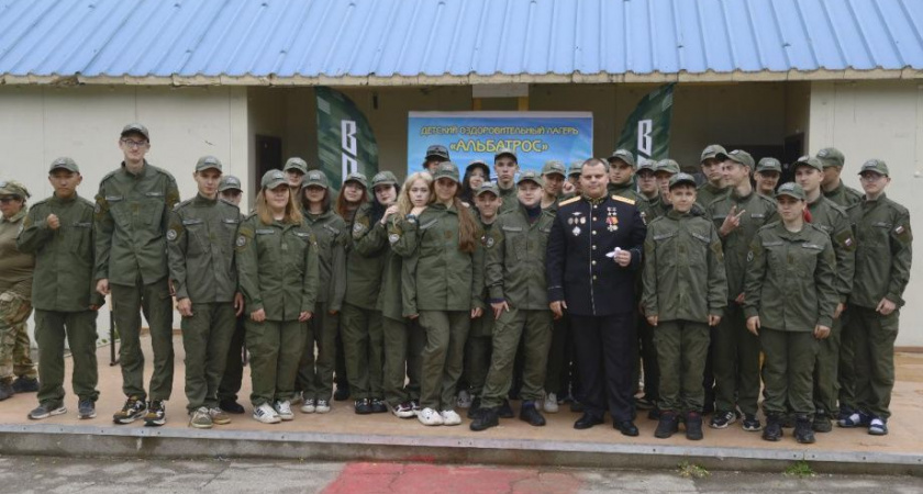 Герой России провел в загородном лагере встречу с молодёжью Камчатки