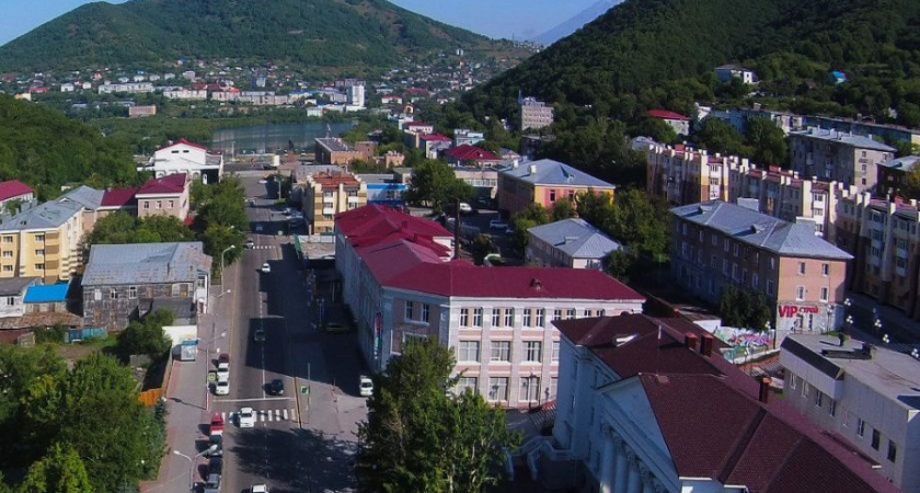 Здание в историческом центре Петропавловска-Камчатского отремонтировали спустя рукава