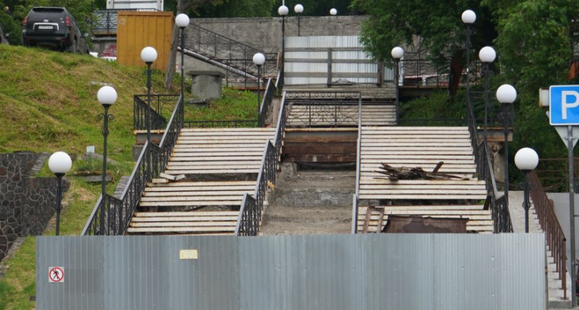 Более 10 миллионов рублей отсудил подрядчик у города за убытки при восстановлении лестницы у дома быта «Чайка»