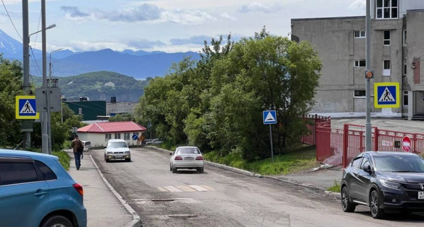 Камчатские депутаты проверили выполнение дорожных работ на улице Пономарёва