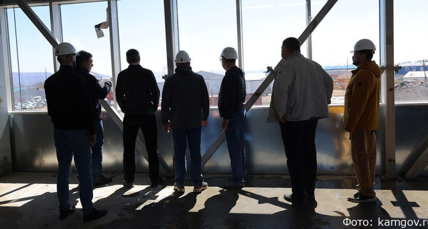 На Камчатке в новой краевой больнице рабочие завершают отделочные работы