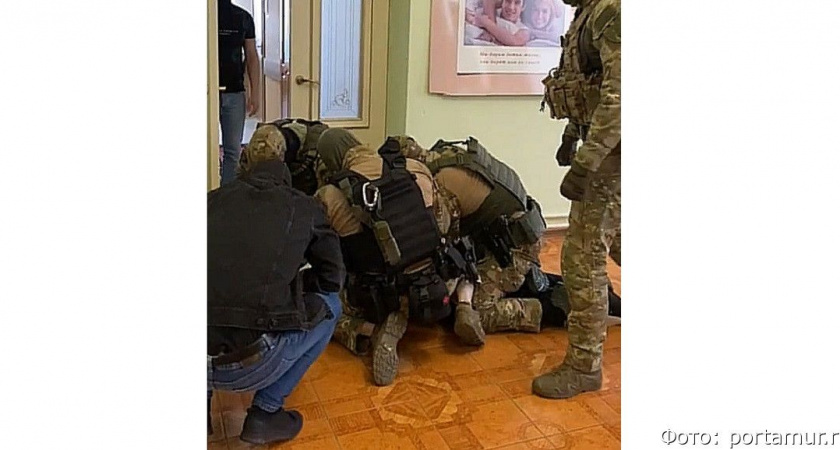 На Дальнем Востоке СОБР жёстко задержал жениха прямо на свадьбе (видео)