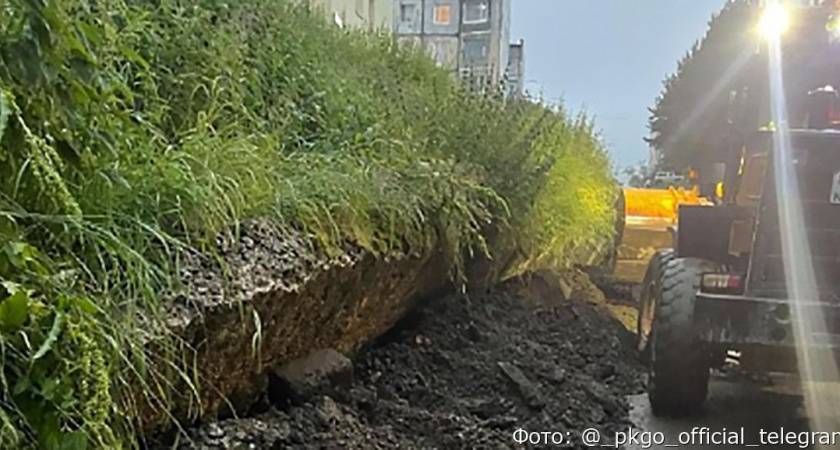 В Петропавловске-Камчатском обвалился участок подпорной стены