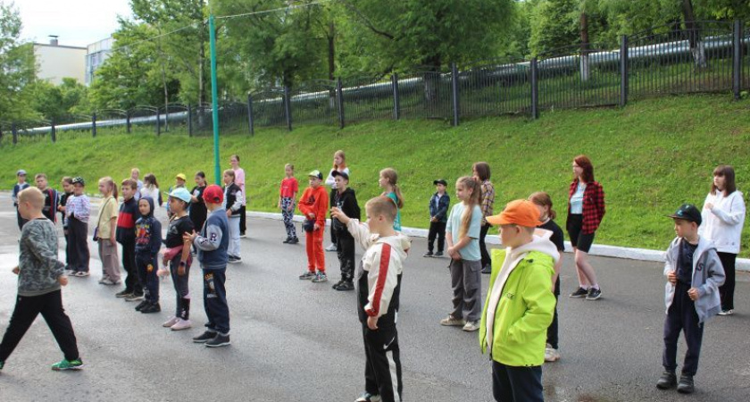 Спортивная программа для детей «Зарядка со стражем порядка» прошла на Камчатке.