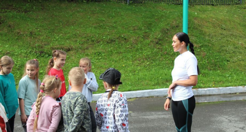 Спортивная программа для детей «Зарядка со стражем порядка» прошла на Камчатке