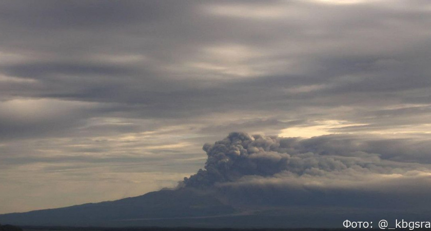 На Камчатке ввели режим повышенной готовности из-за нового извержения