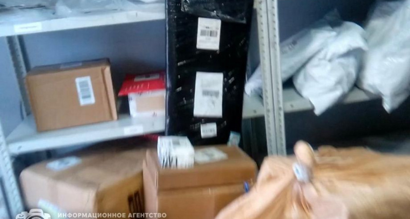 Сотрудница пункта выдачи заказов на Камчатке воровала содержимое посылок