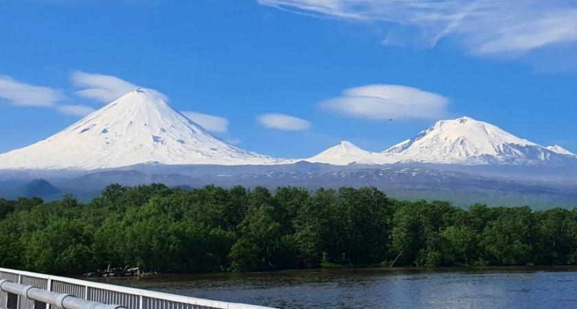 Спасатели пытаются эвакуировать ребёнка из турприюта вблизи Ключевского вулкана