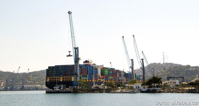 Импортные товары могут подорожать как минимум на 10% в России