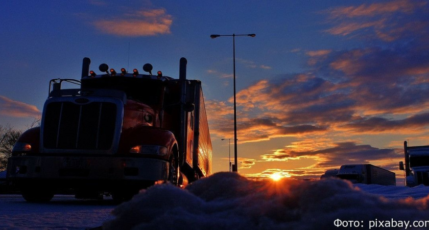 У российских дальнобойщиков выросла зарплата до 131 тыс. рублей