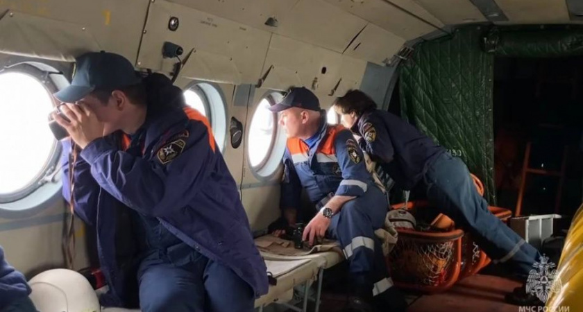 Камчатские спасатели ищут двух мужчин и 15-летнего подростка с помощью авиации