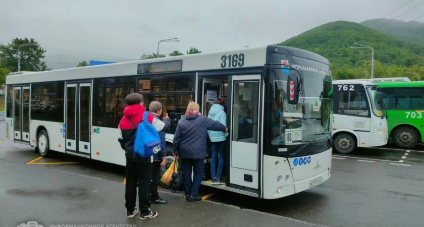 14 новых автобусов доставили на Камчатку