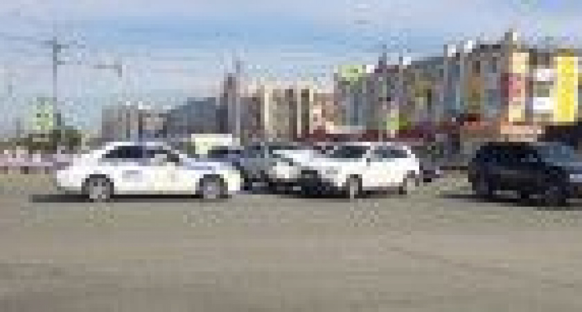 В Петропавловске-Камчатском на «Силуэте» после аварии задымилась машина (фото)