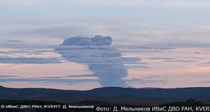 Вулкан Карымский на Камчатке выбросил пепел на 10 километров, создав угрозу для авиации