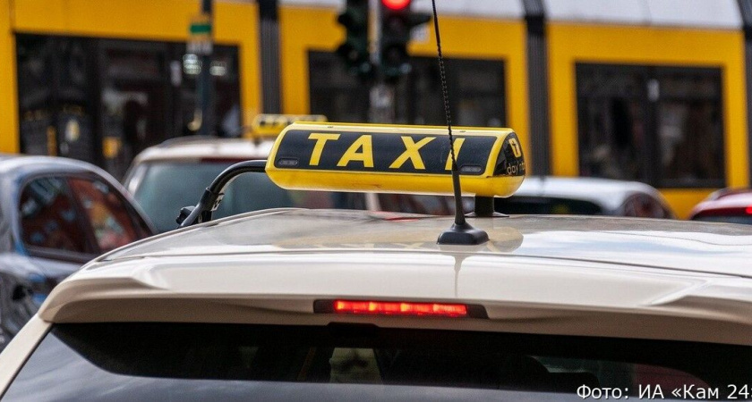 Таксисты в России начали получать больше 150 тысяч рублей в месяц