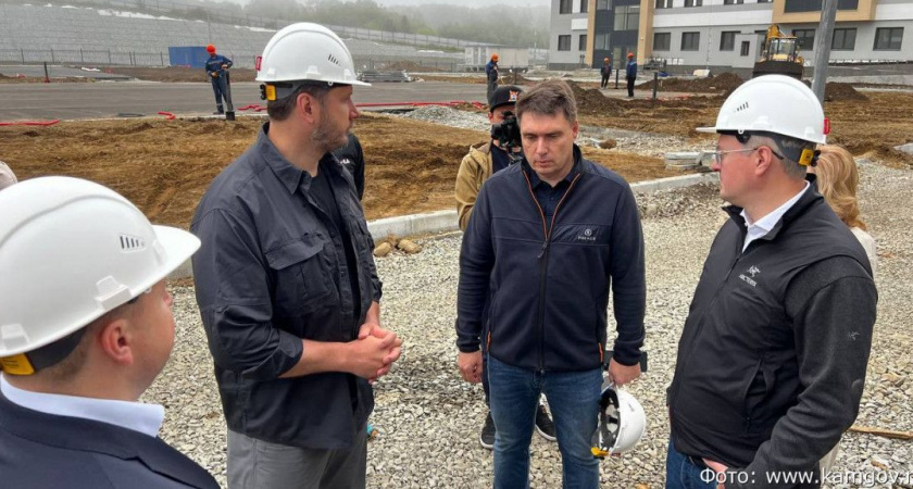 Первый замминистра строительства и ЖКХ РФ проверил строительство масштабных объектов