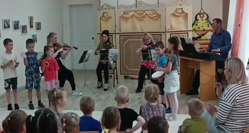 Квартет "Прикосновение" исполнил сказку "Золушка" для детей