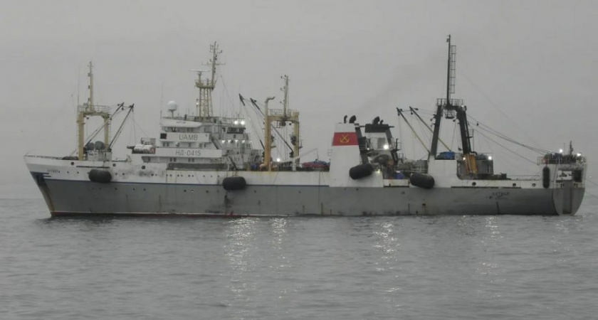 Экипаж БМРТ «Ахтиар» вместо сардины выловил 310 тонн минтая у берегов Камчатки