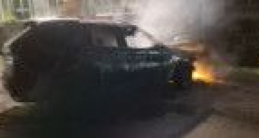 Очевидцы: в Петропавловске-Камчатском подожгли автомобиль (видео)