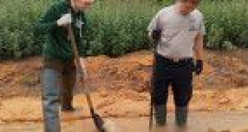 Московские студенты построили вертолётную площадку в камчатском Налычеве (фото)