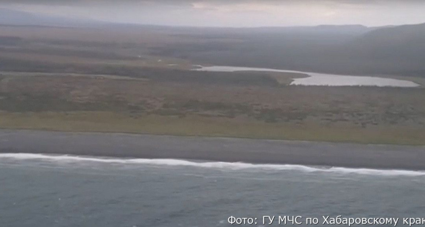 Поиск двоих мужчин и подростка, пропавших в Охотском море, продолжается второй месяц