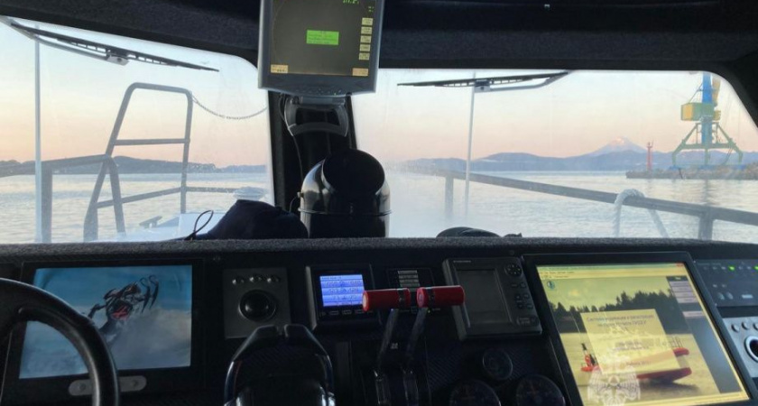 Потерявшийся 23 сентября мотобот обнаружили у берегов Камчатки