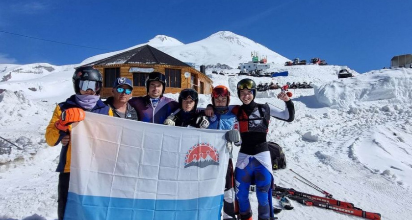 Комплект медалей и горнолыжные перчатки приобрели для камчатских спортсменов