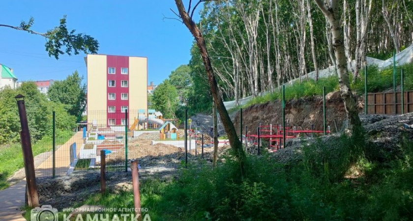 Прокуратура разобралась в причинах обрушения подпорной стенки в Петропавловске