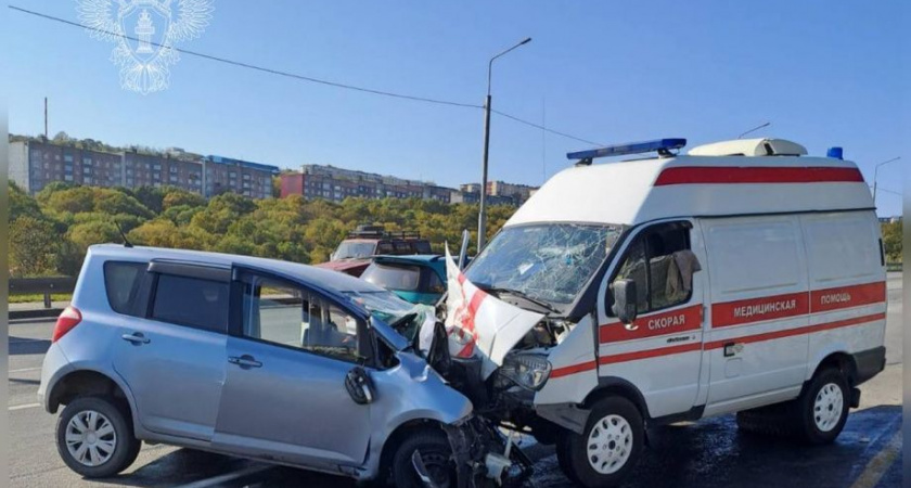 Лобовое столкновение иномарки и скорой унесло две жизни в Петропавловске