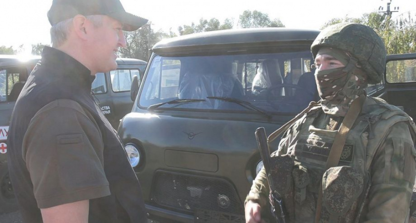 Губернатор Камчатки вручил ключи от новых автомобилей бойцам сводного полка ТОФ