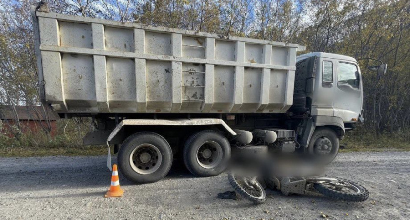 Мотоциклист погиб при столкновении с грузовым автомобилем в Вилючинске