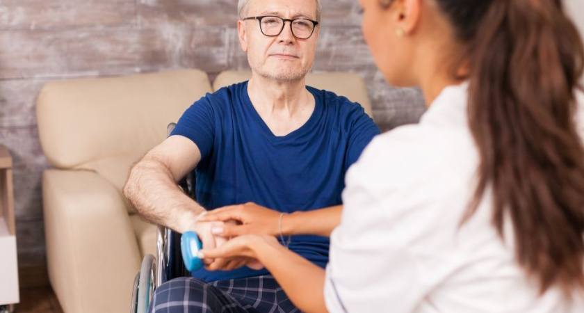 Жителей Камчатки обучат правильно ухаживать за больными и пожилыми людьми