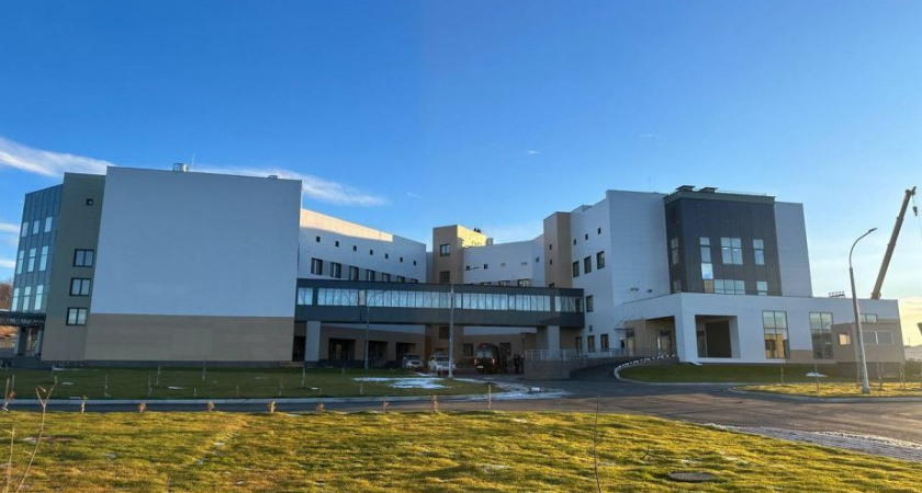 Глава Камчатки провёл брифинг по завершению строительства основного этапа новой краевой больницы